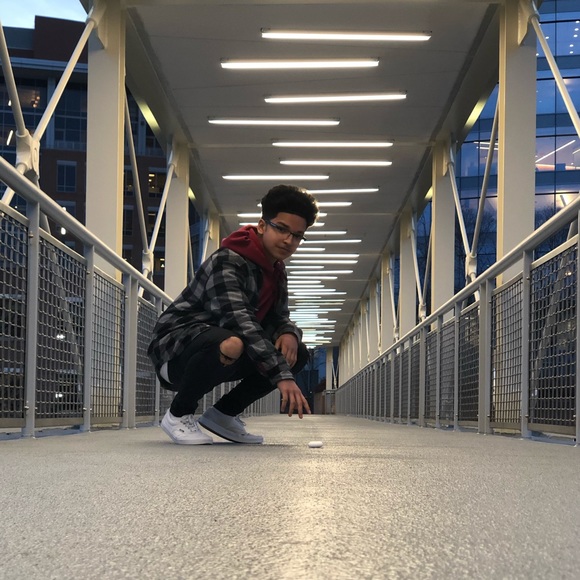 Meet your Posher, Wilson - Picture 1 of 1